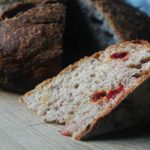 Grydebrød med bagte rødbedestykker