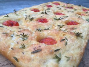Foccacia med tomat og rosmarin