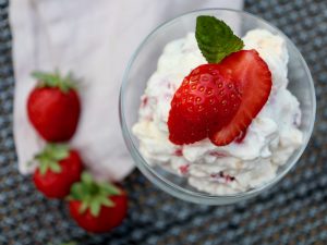 Hjemmelavet Eton Mess med jordbær