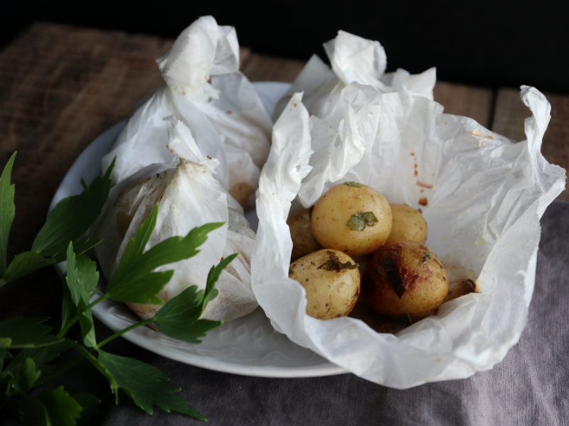 Kartoffelpakker med løvstikke