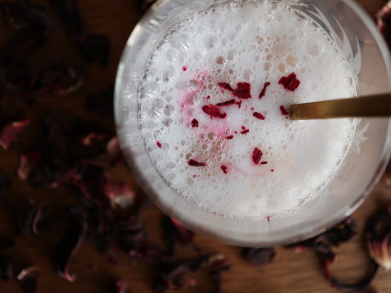 Hibiscus gin sour