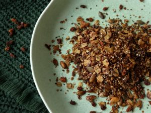 Speltgranola med valnødder, græskarkerner og havtorn