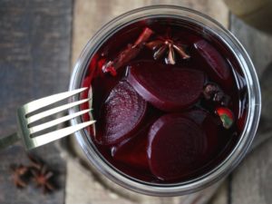 Syltede rødbeder med lakridsrod og chili