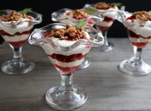 Stikkelsbærtrifli med crumble