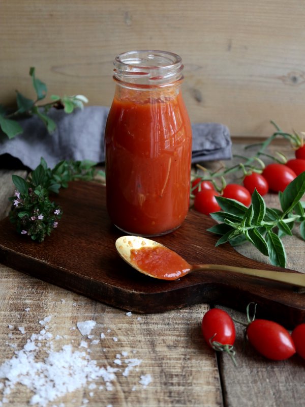 Opskrift på hjemmelavet tomatketchup med krydderier