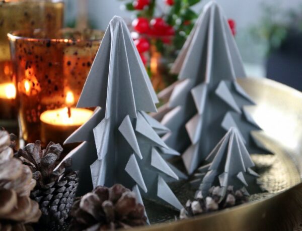 Fold smukke origamijuletræer