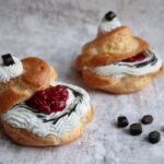 Fastelavnsboller med lakrids og hindbær