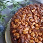 Peanutkage med karamelliseret top