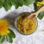 Sukkerscrub med mælkebøtte