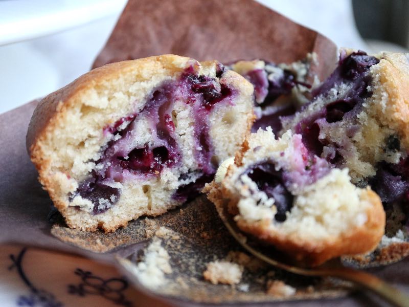 Hjemmebagte muffins med blåbær