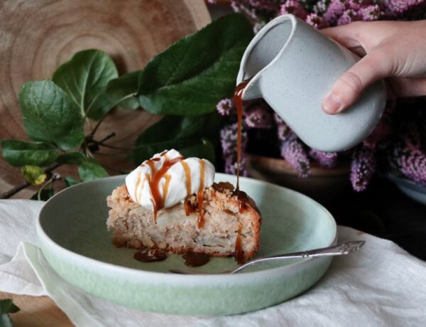 Æblekage med crumbletopping