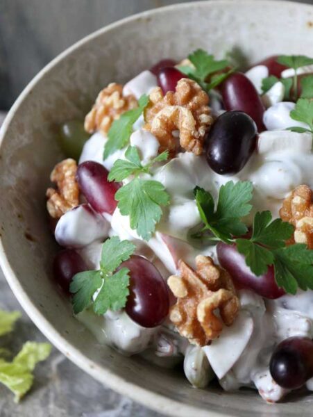 Waldorfsalat | Lækker og nem opskrift på den klassiske salat Waldorfsalat | Lækker og nem opskrift på den klassiske salat