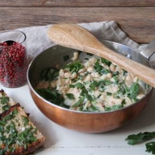 Creamy cannellinibønner med spinat og parmesan