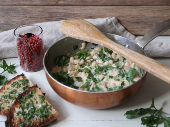 Creamy cannellinibønner med spinat og parmesan