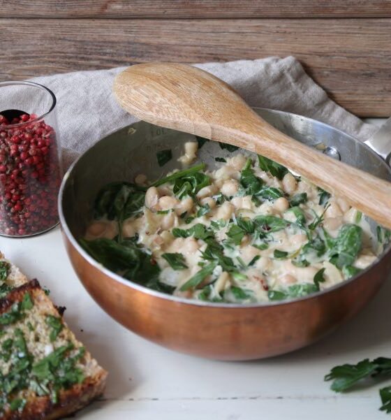 Creamy cannellinibønner med spinat og parmesan