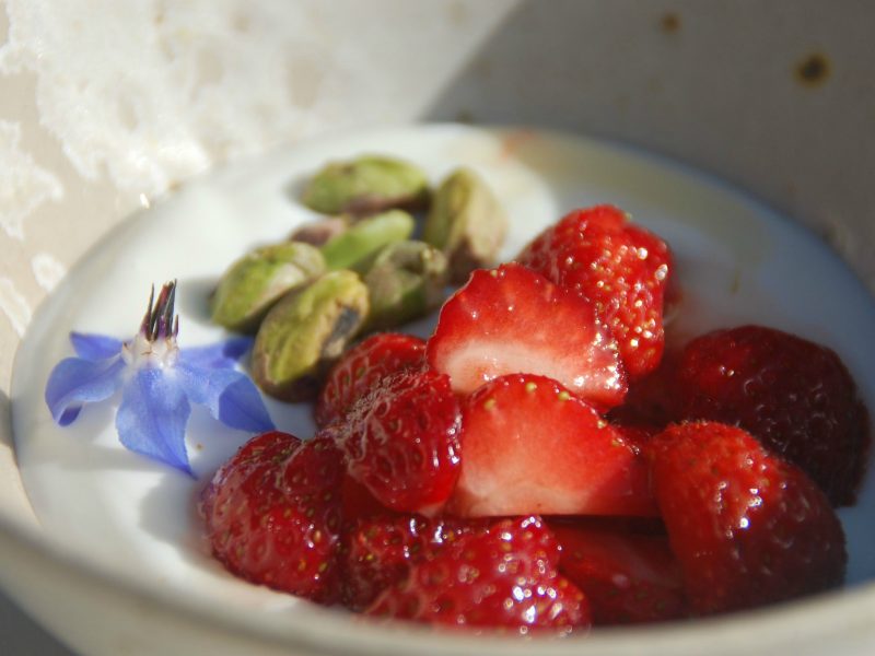 Morgenmad med skyr og jordbær